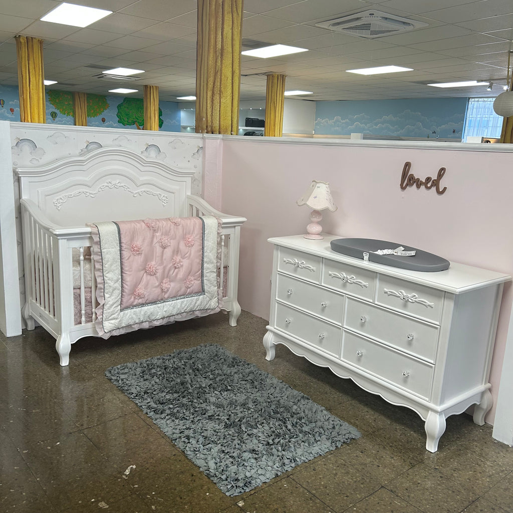 Aurora crib and dresser - Frost White